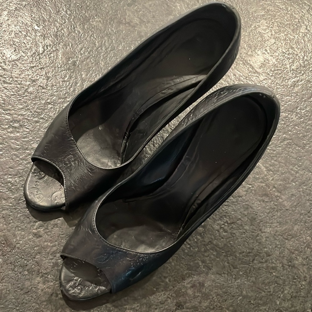 Beautiful classic Gucci Vintage Shoes Size 8 authentic leather